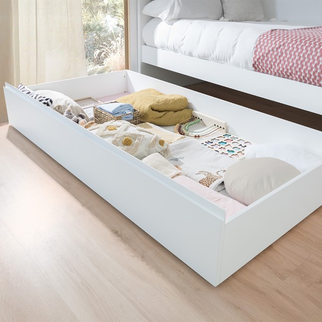 Cama inferior de madeira com rodas
