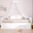Cama infantil tipo gôndola com 1 gaveta