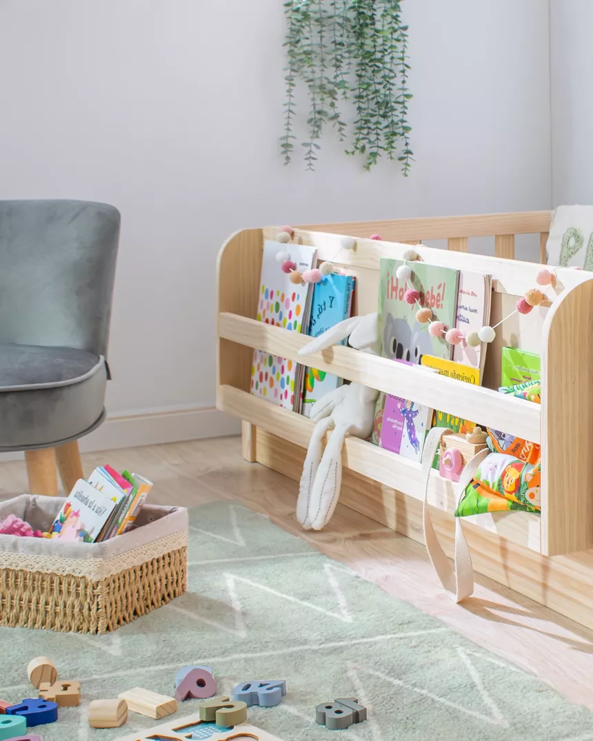 Cama montessori madeira com estante