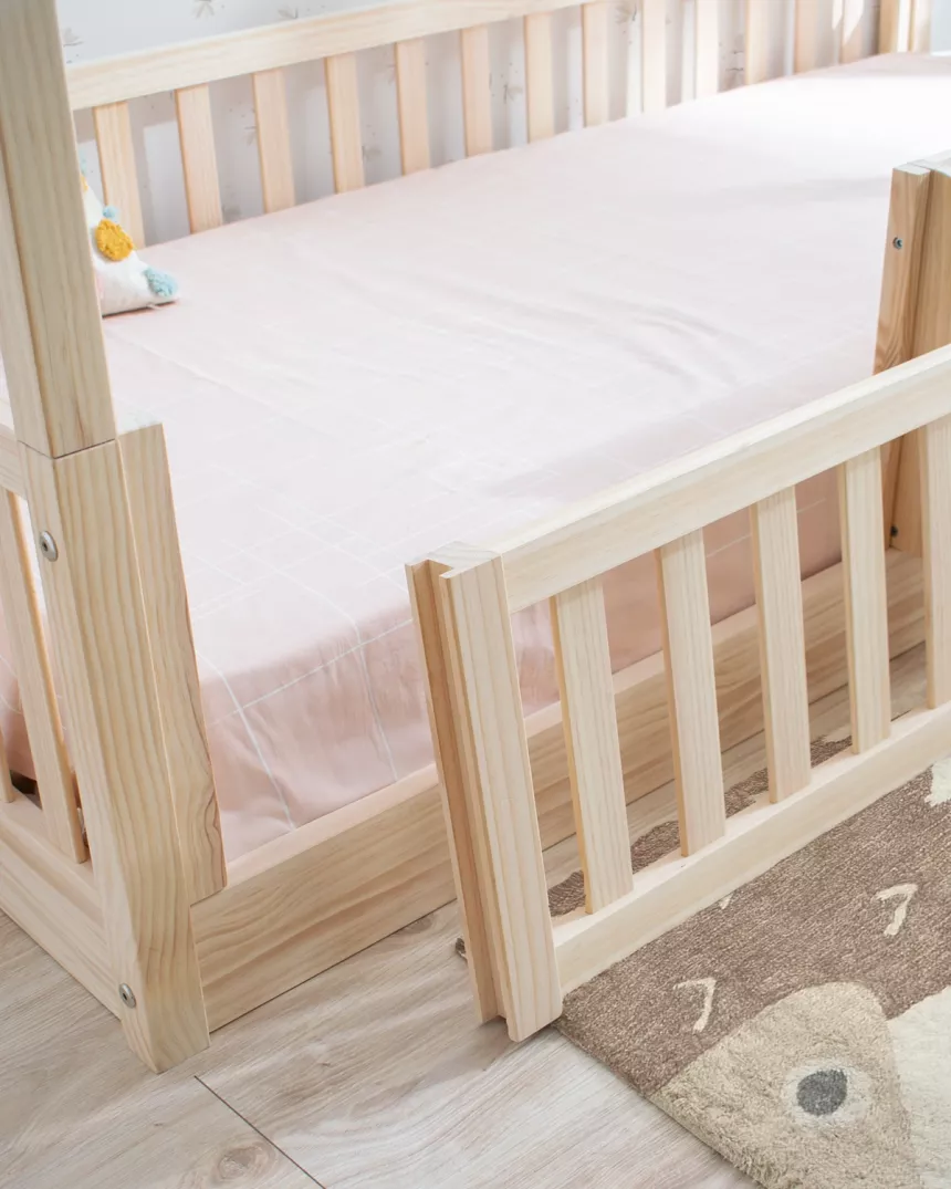 Cama casinha Montessori madeira com barreira de proteção
