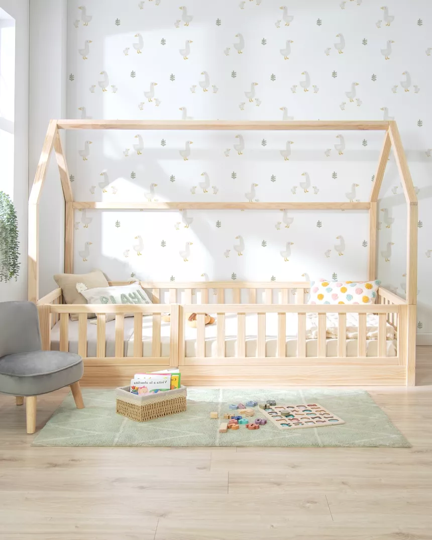 Cama casinha Montessori madeira com barreira de proteção