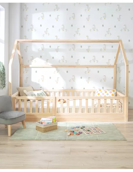 Cama casinha Montessori madeira com barreira de proteção