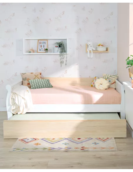 Cama de rodízio tipo gôndola em madeira branca e natural