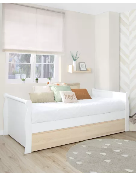 Cama de rodízio tipo gôndola em madeira branca e natural