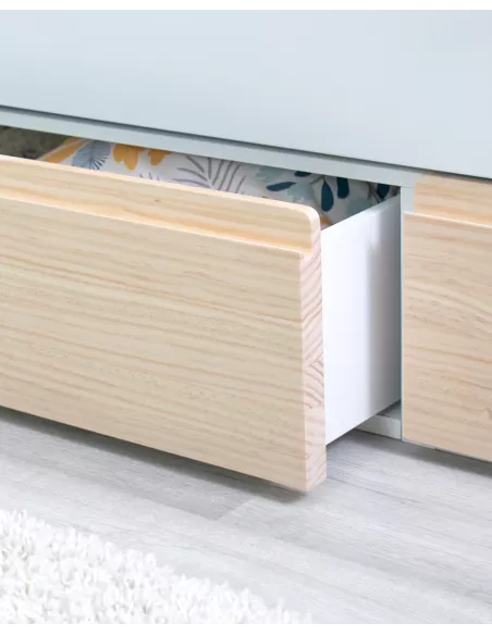 Cama dupla com gavetas em branco e madeira natural