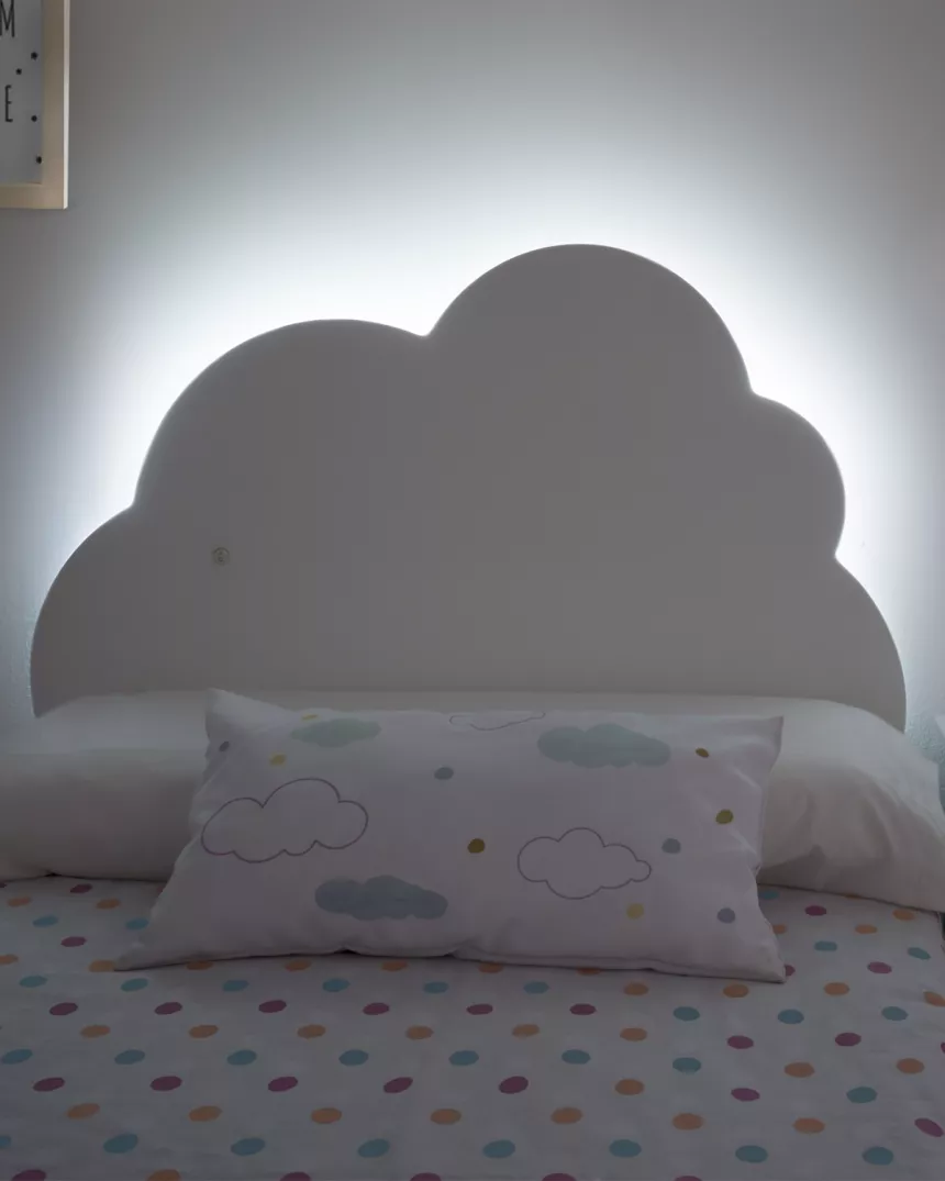 Cabeceira infantil nuvem com luz