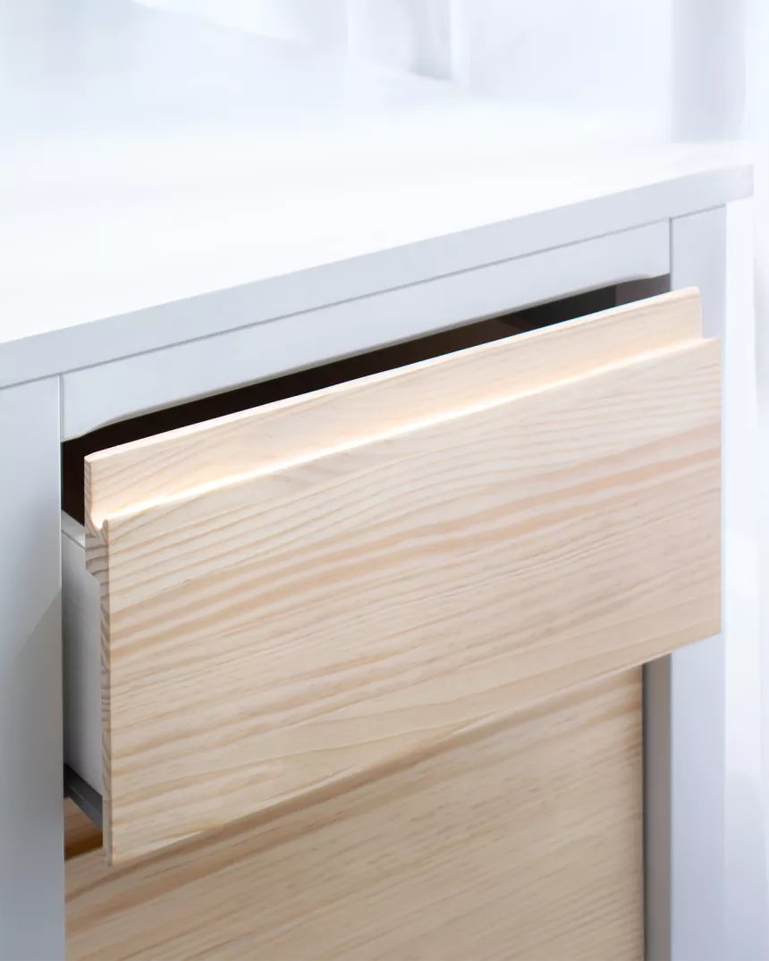 Gaveteiro em madeira natural. Lineal