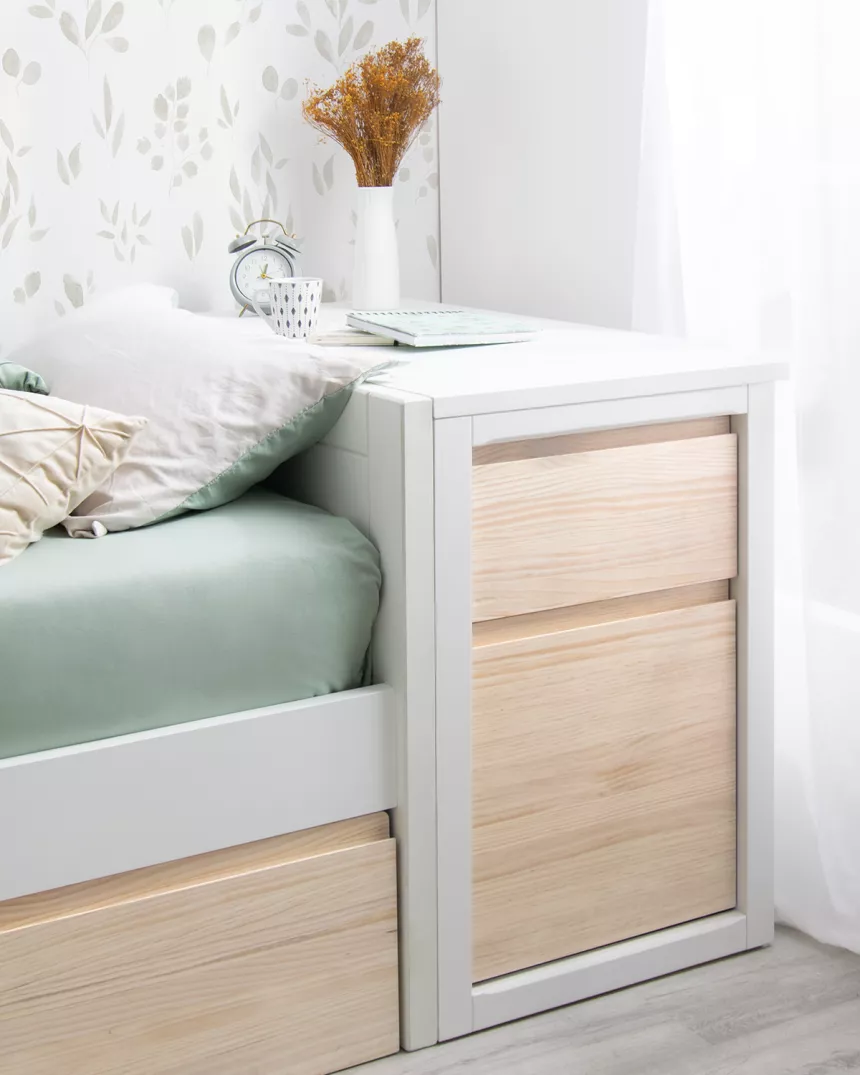 Gaveteiro em madeira natural. Lineal