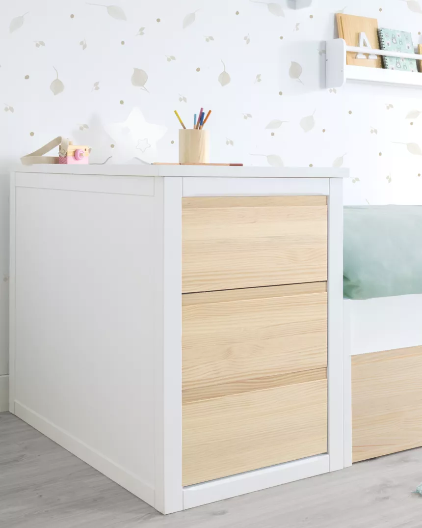 Gaveteiro em madeira natural. Lineal