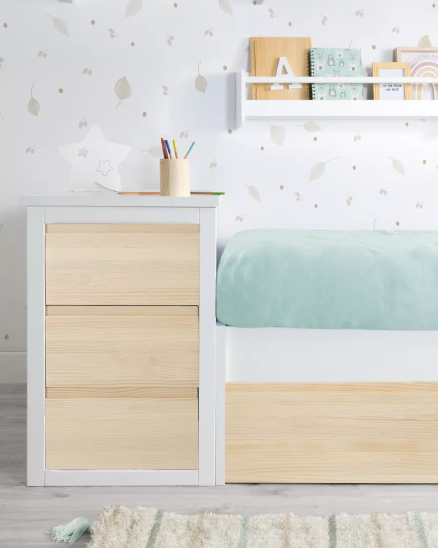 Gaveteiro em madeira natural. Lineal