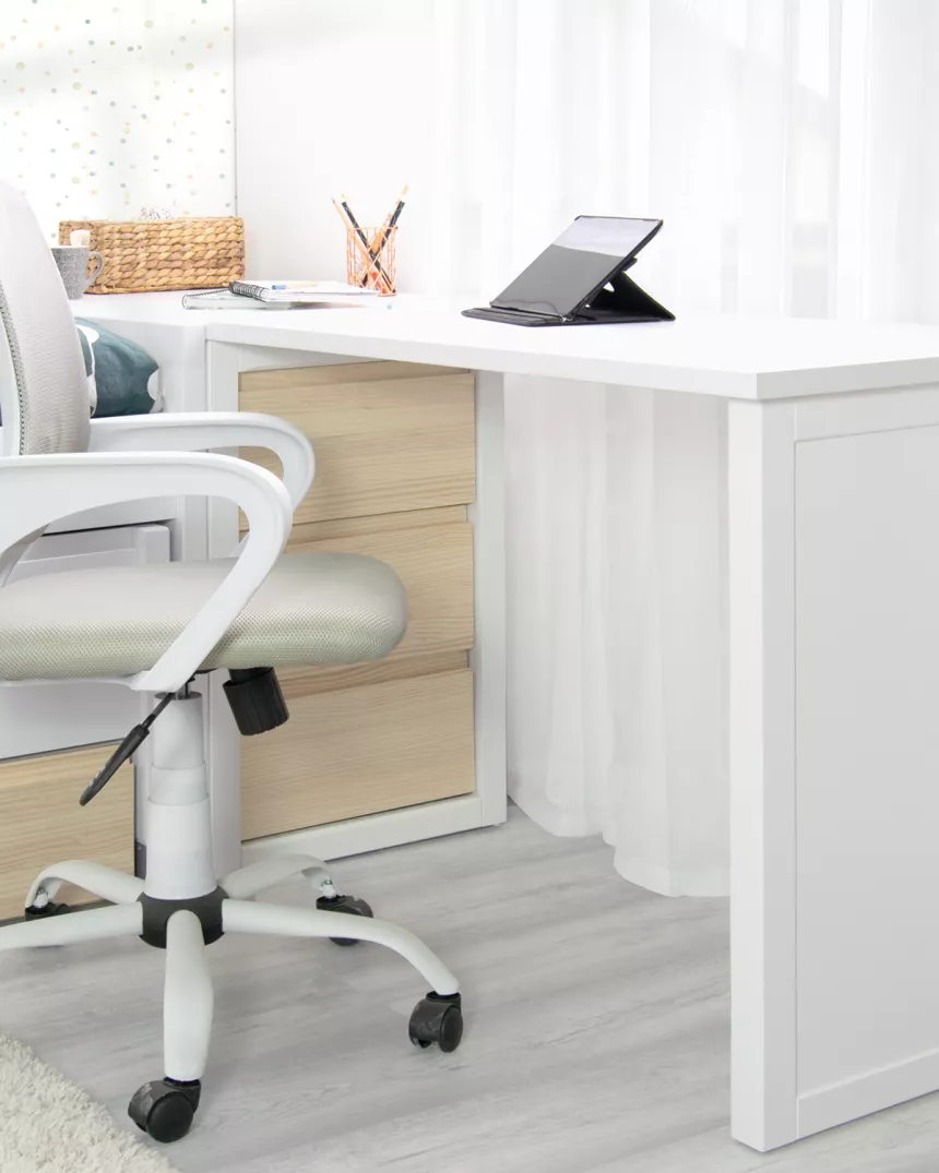 Secretária jovem com baú em madeira natural | Móveis juvenis