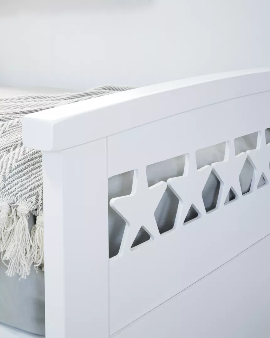 Cama com gavetas Estrelas