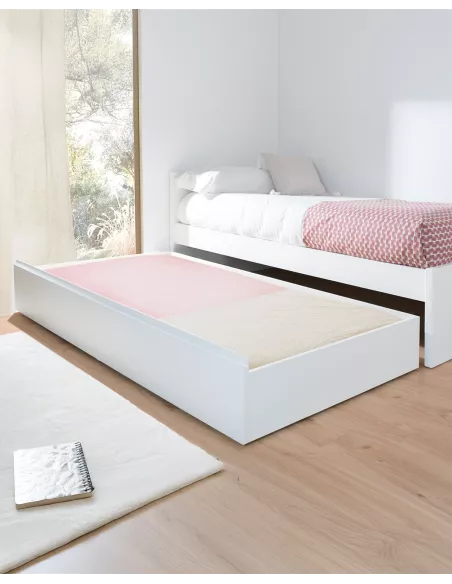 Cama inferior de madeira com rodas