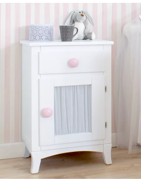 Mesa de cabeceira com porta e cortina