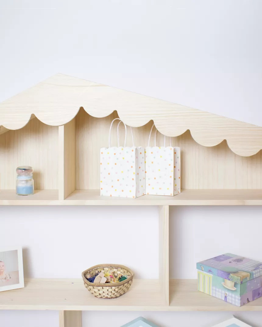 estante infantil casinha de madeira natural