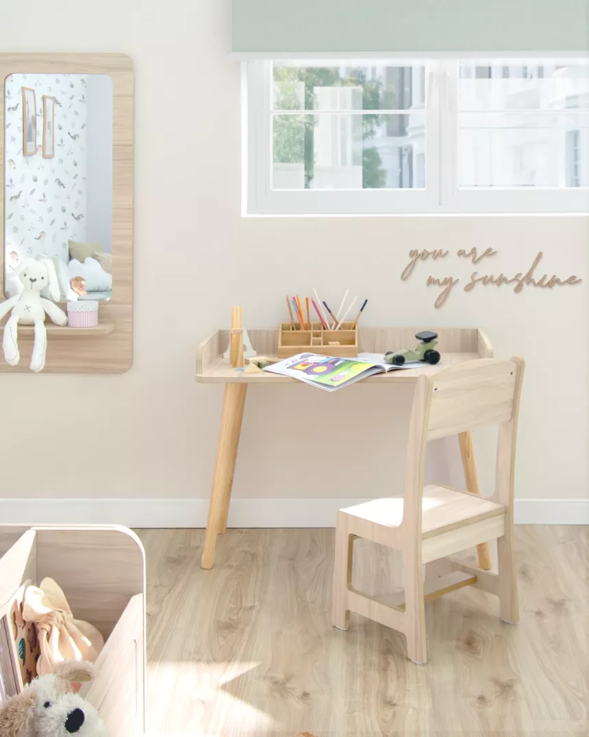 Mesa de madeira Montessori para crianças 2