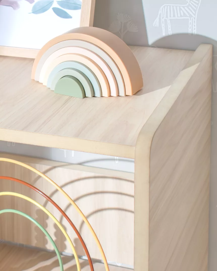 Estante de madeira Montessori