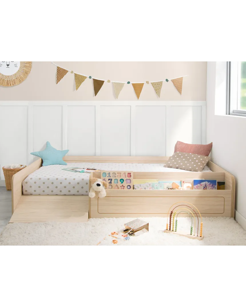 Quarto montessori com cama com rampa e brinquedeiro basic