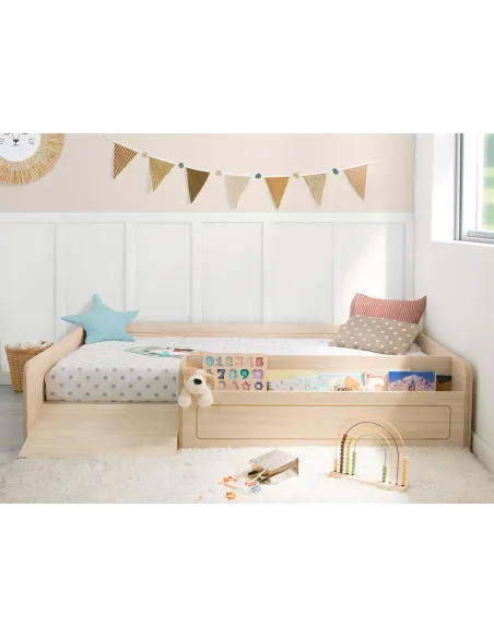 Quarto montessori com cama com rampa e brinquedeiro basic