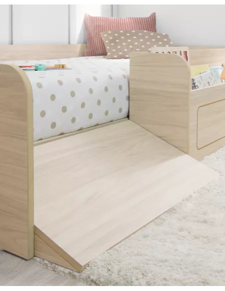 Quarto montessori com cama com rampa e brinquedeiro basic