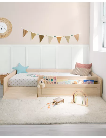 Quarto montessori com cama com rampa e brinquedeiro basic