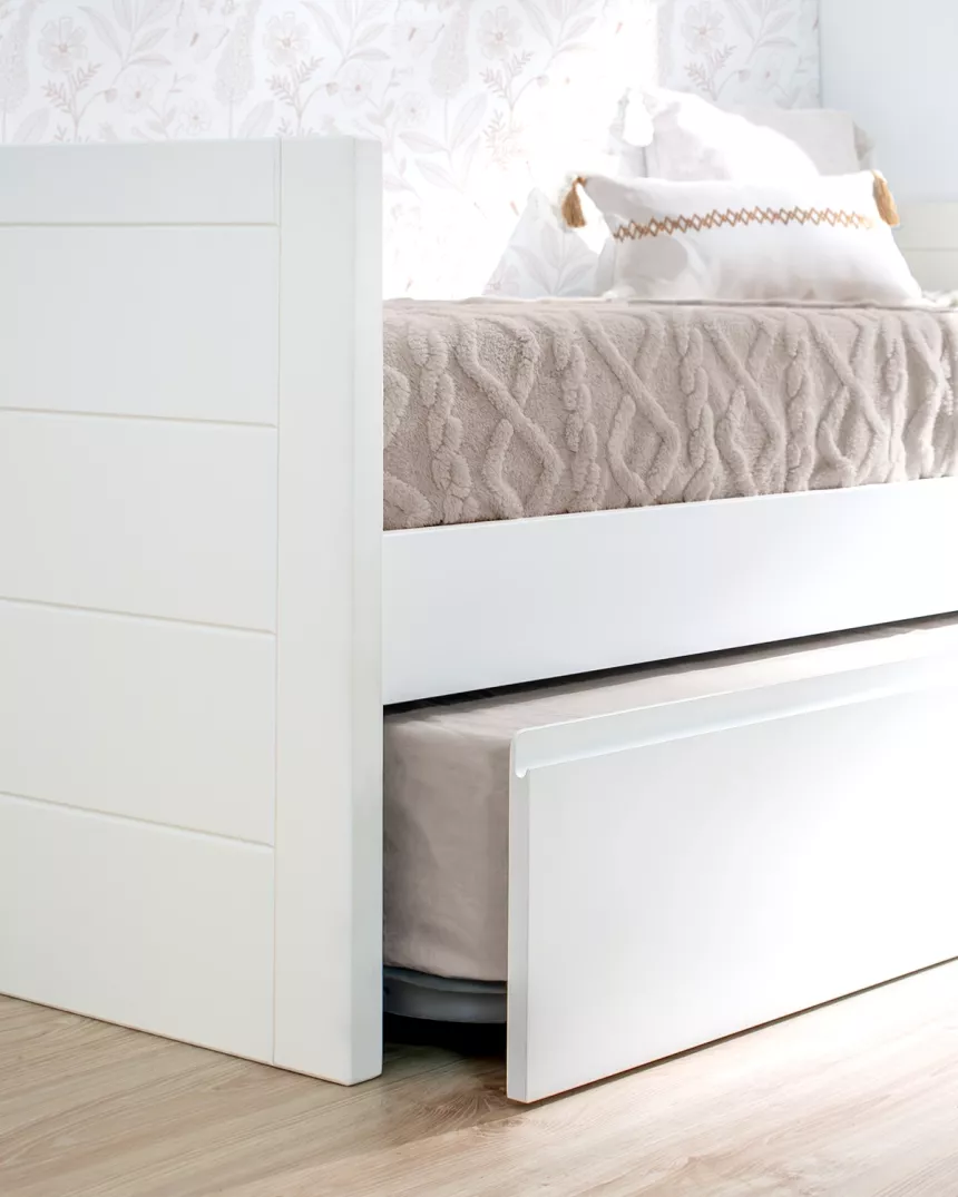 Quarto partilhado em L com camas lineares e estante | Móveis bainba