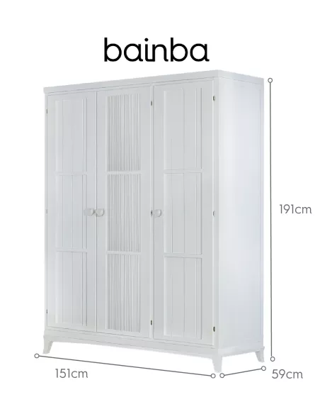 Medidas roupeiro com cortinas brancas com pés