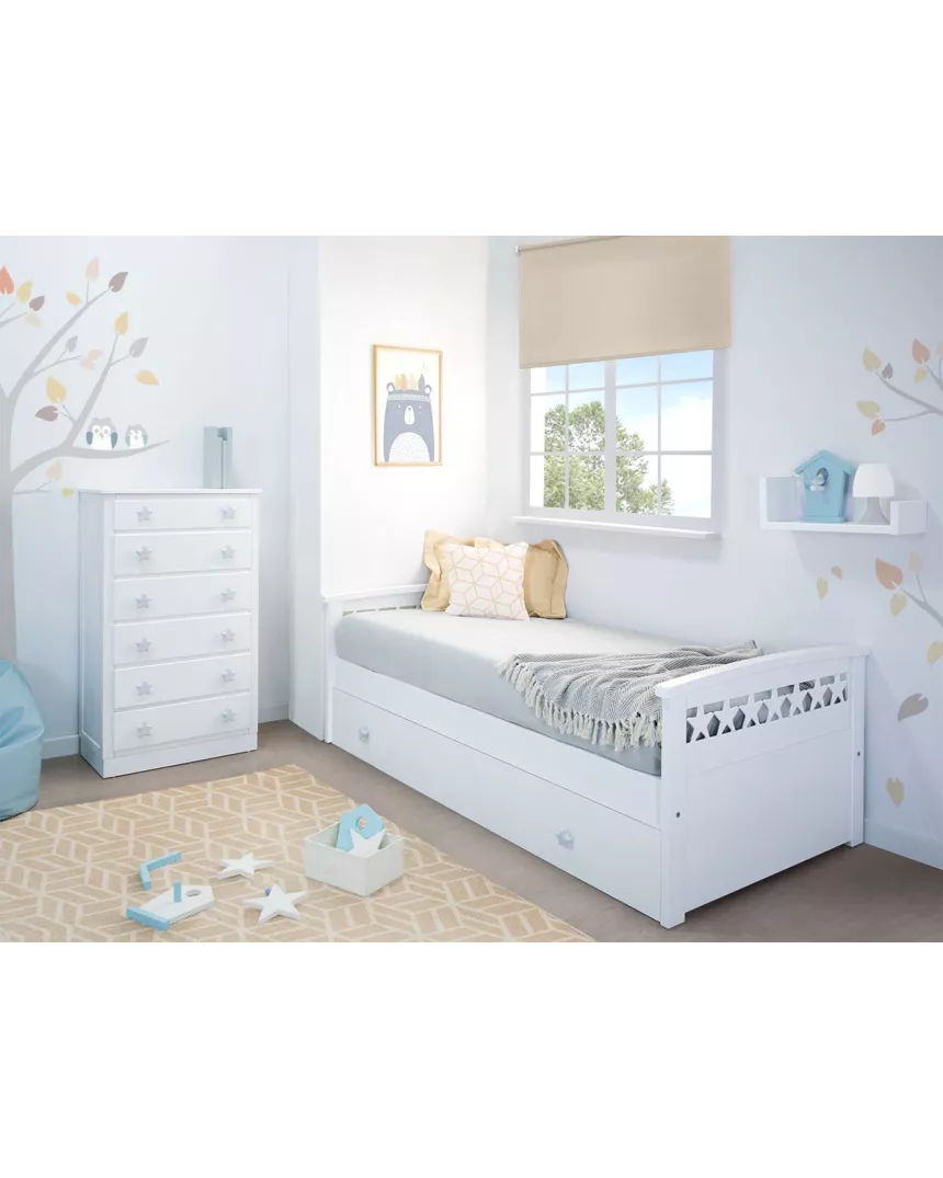 Quarto com cama dupla estrelas