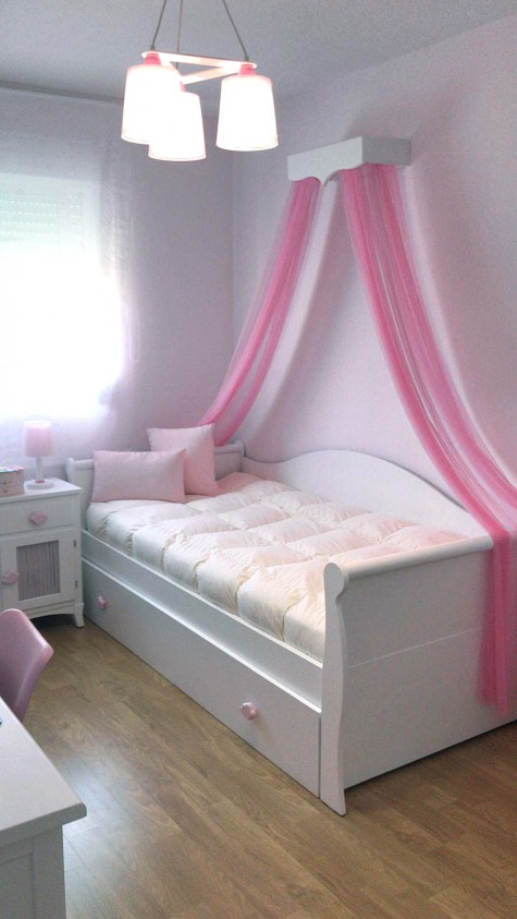 Dossel rosa em cama Gôndola