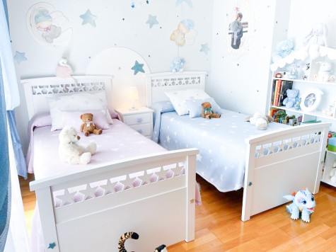 Cama de solteiro infantil estrelas