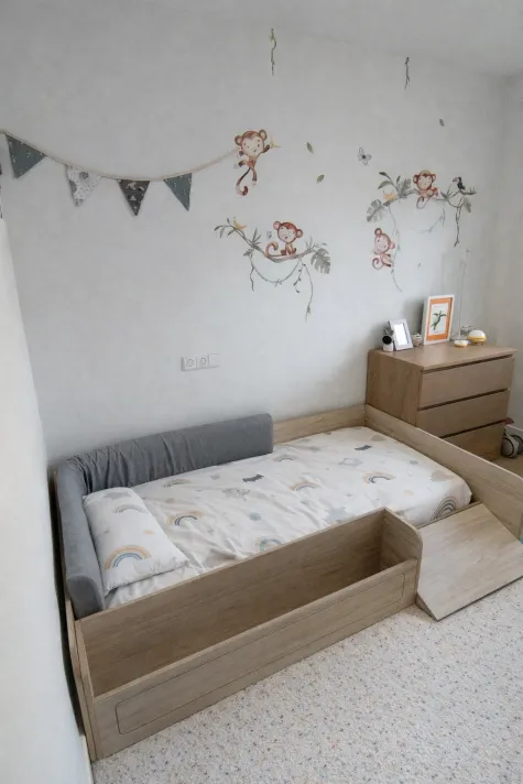 Cama Montessori com rampa é baù basico