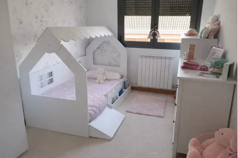 Cama Casinha Montessori com rampa e baú