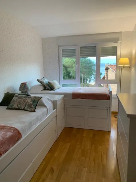 Cama compacta lineal branca