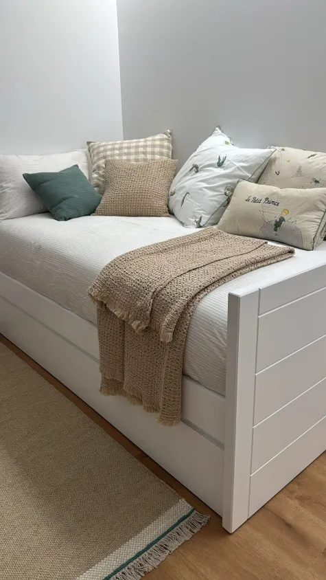 Cama Lineal com gavetas