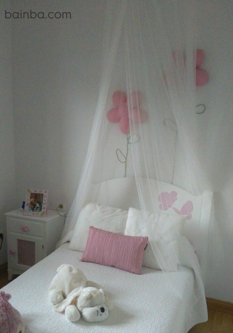 Cabeceira infantil Anastasia Borboletas + Mesa de cabeceira com cortina 