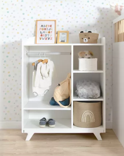 Roupeiros e cómodas Montessori